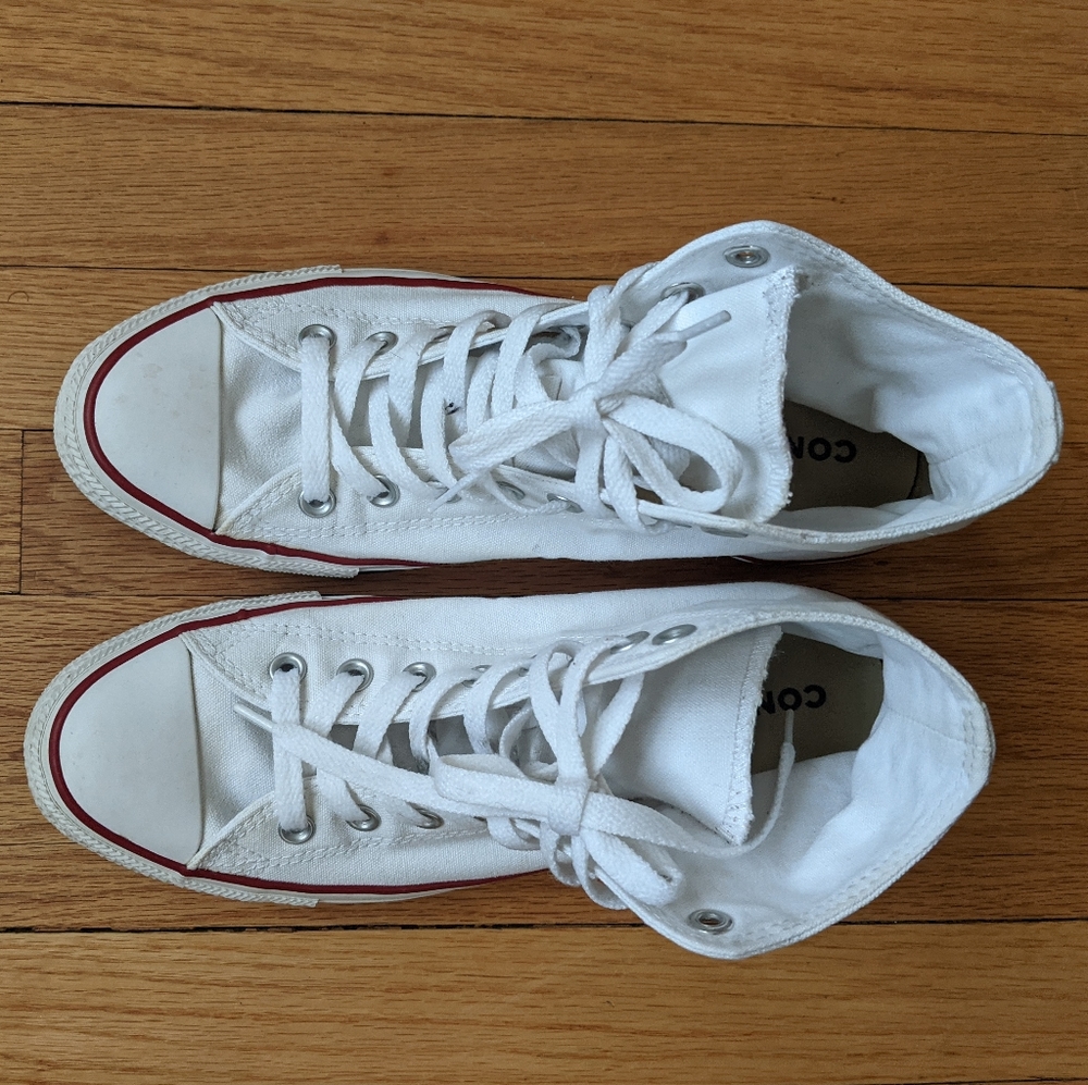 Chuck Taylor All Star Classic Unisex High Top Shoe